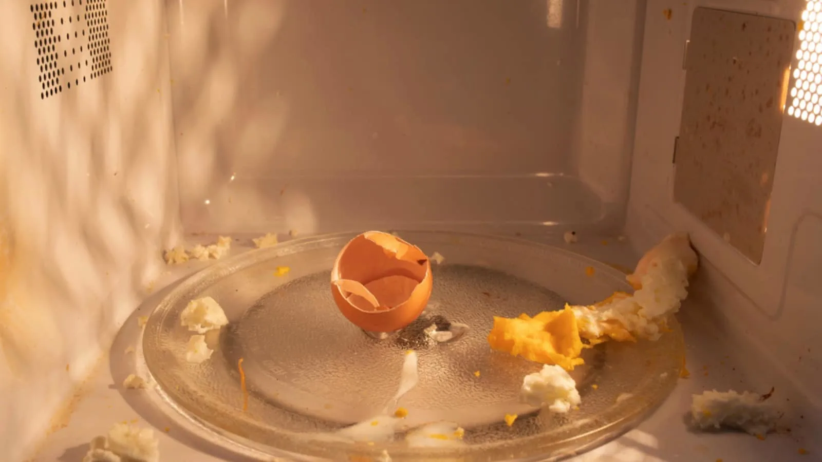 Exploding eggs in microwave